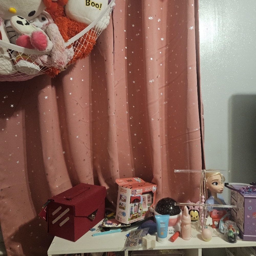 Curtains - Picture 3 of 4